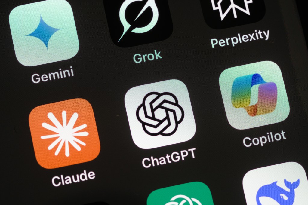 애플, iOS 27에서 AI 모델을 직접 고르는 방식 도입 추진