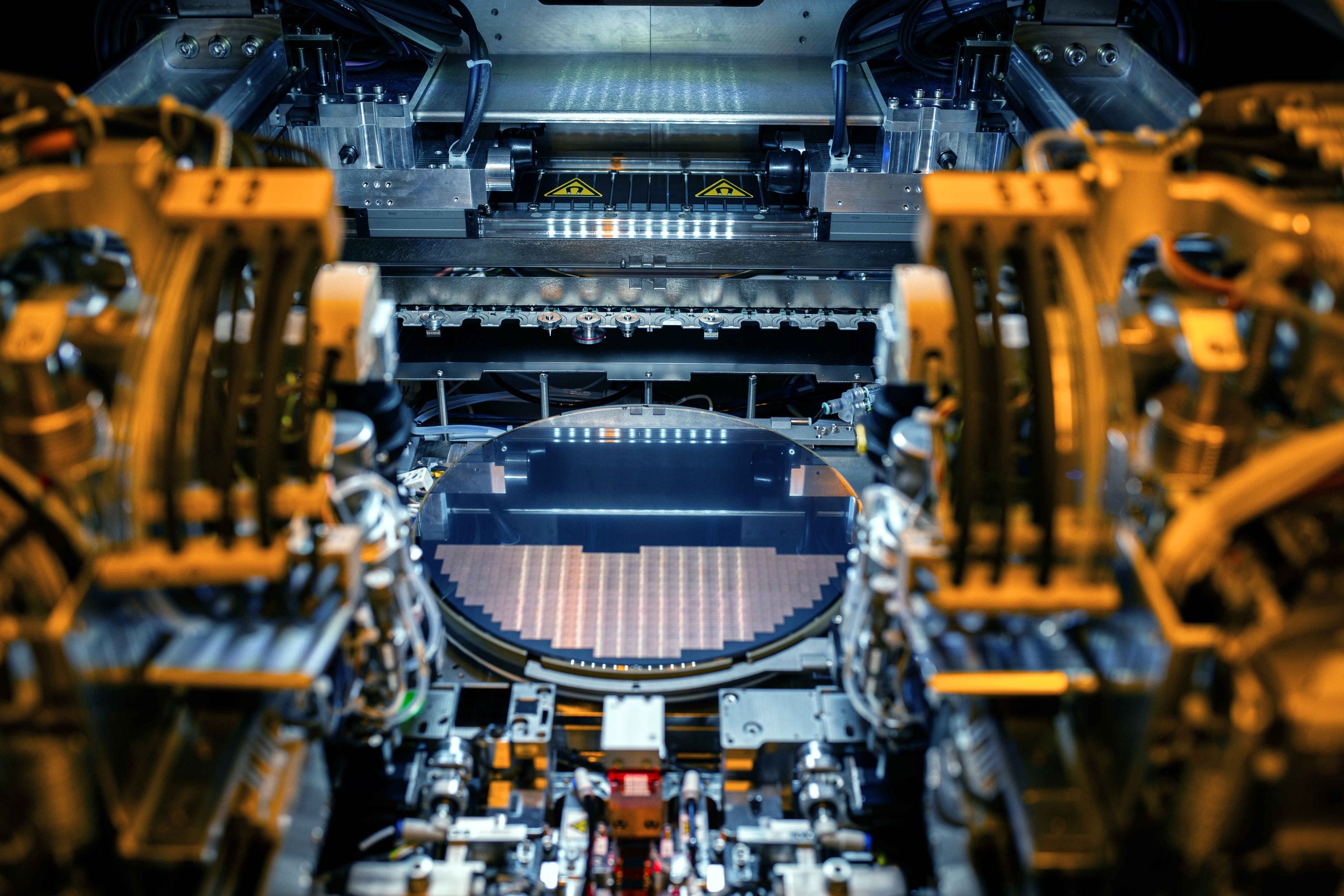애플, 일부 칩 생산을 인텔에 맡기나…TSMC 의존도 낮추는 공급망 다변화 신호