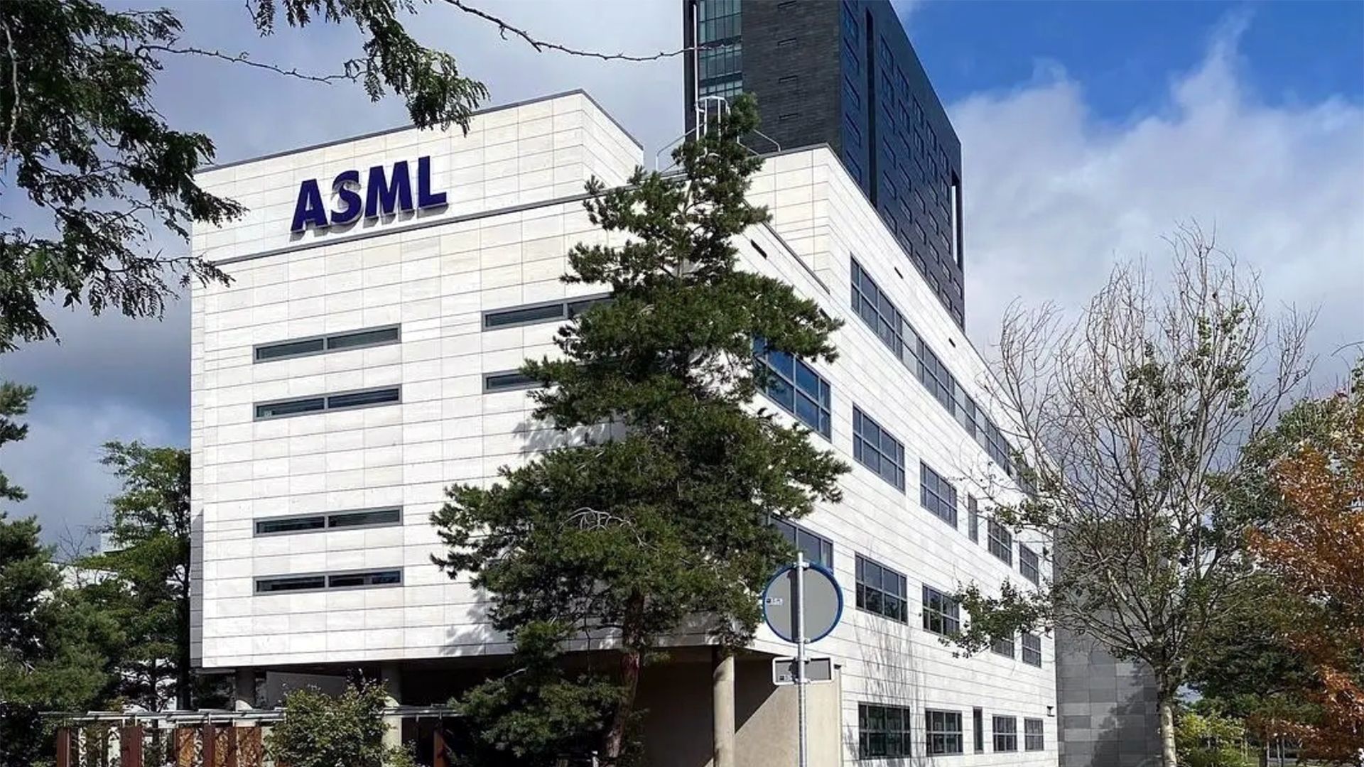ASML, 인도 최초의 상업용 칩 팹에 장비 투입 — 110억 달러 규모의 Dholera 프로젝트는 월 50,000개의 웨이퍼 목표