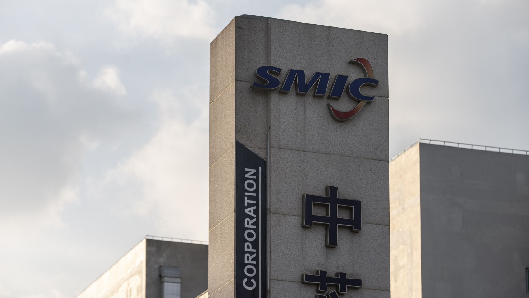 하드웨어 소식: 중국 파운드리 SMIC의 7nm 메탈 피치, 인텔 18A 능가하나 38에는 미치지 못해