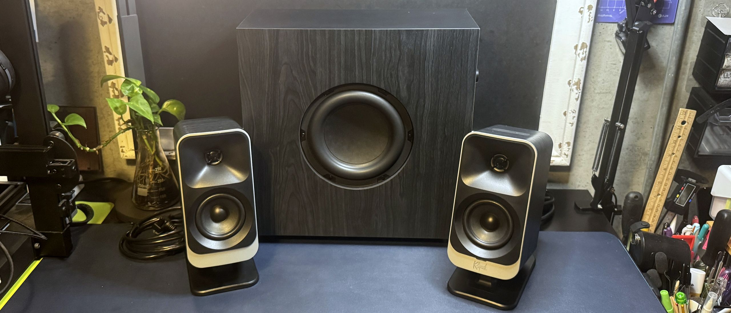 Klipsch Pro Media Lumina 리뷰: 더욱 슬림해진 서브우퍼, 더욱 슬림해진 베이스